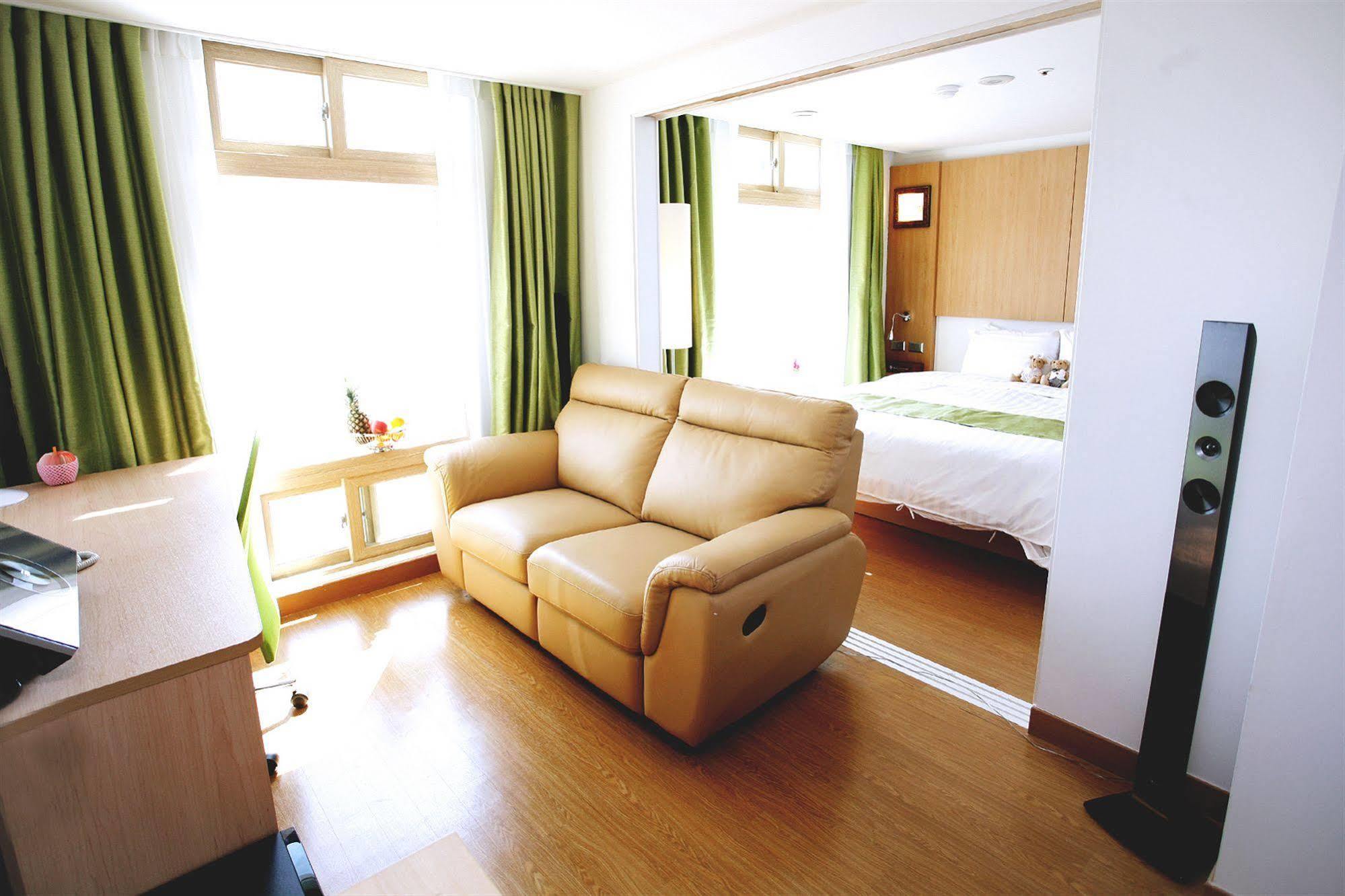 Gunsan Apple Tree Hotel Extérieur photo