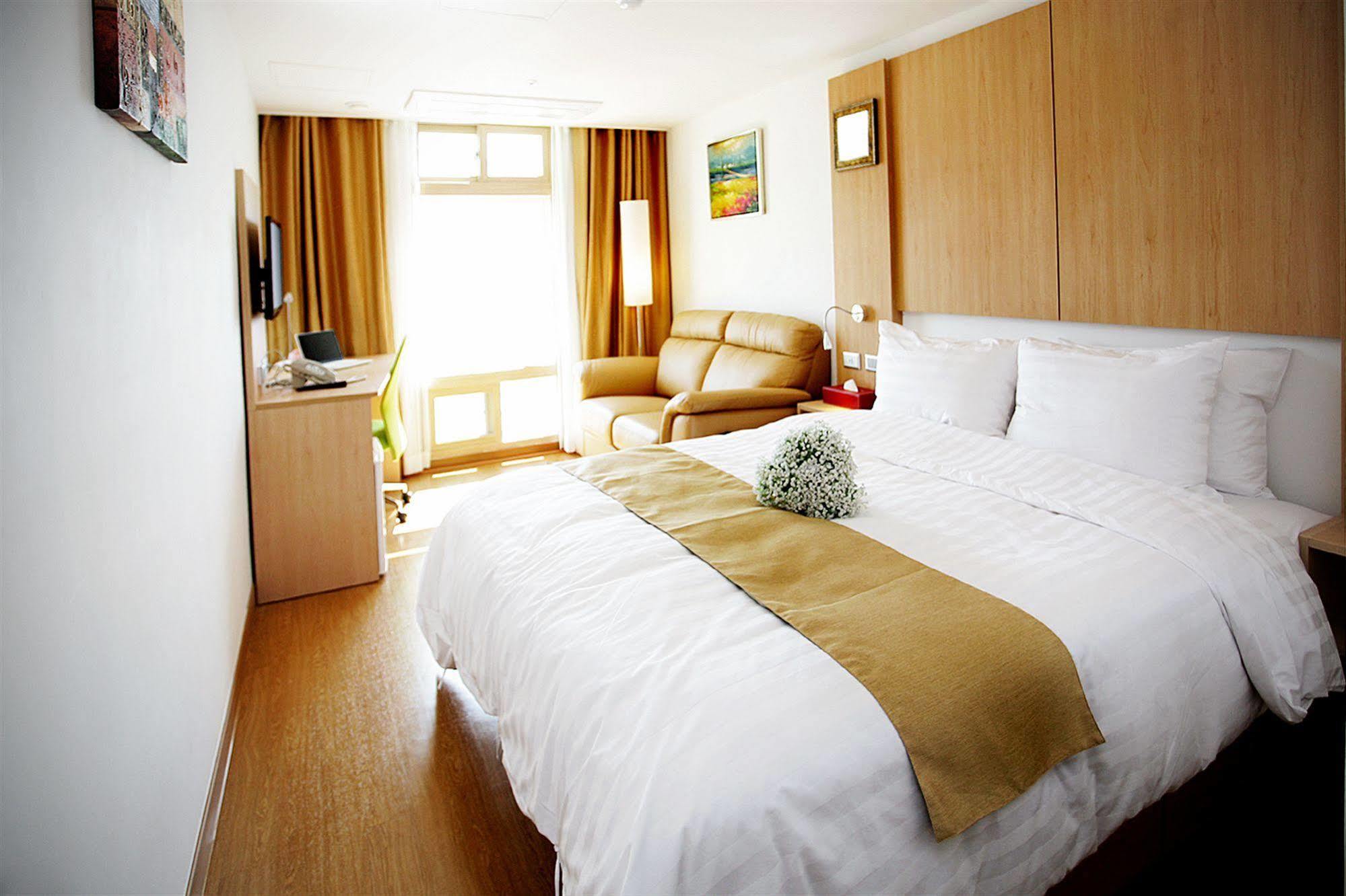 Gunsan Apple Tree Hotel Extérieur photo